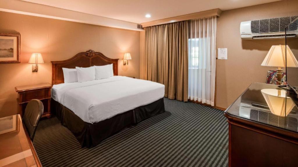 Best Western River Terrace Cheboygan Exterior foto